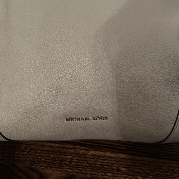 Grey medium sized Michael Kors Purse - Picture 2 of 8
